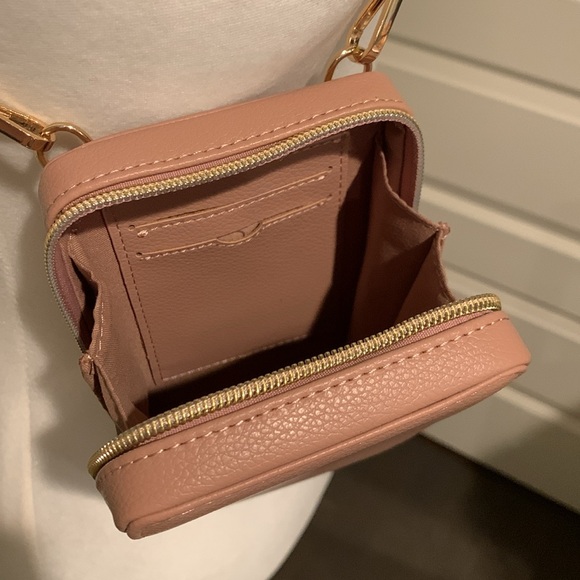 Women’s Soft Pink Crossbody Purse - New Without Tags - Picture 8 of 16
